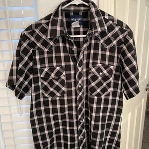 Men’s wrangler plaid button down shirt M/L